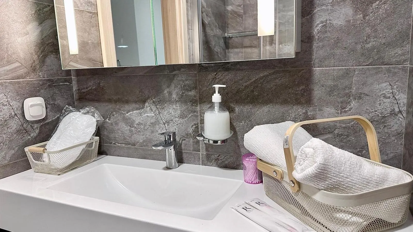 Апартамент На Ботанический Сад Nur-Sultan  Apartment